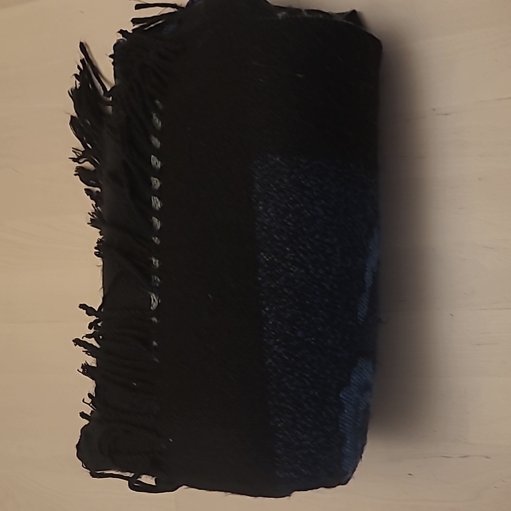 GENTLY WORN Charlie Paige One Size Fits All Paisly Printed Acrylic Fringed Shawl - Picture 13 of 13